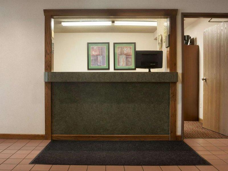 Super 8 By Wyndham Peoria Motel Buitenkant foto