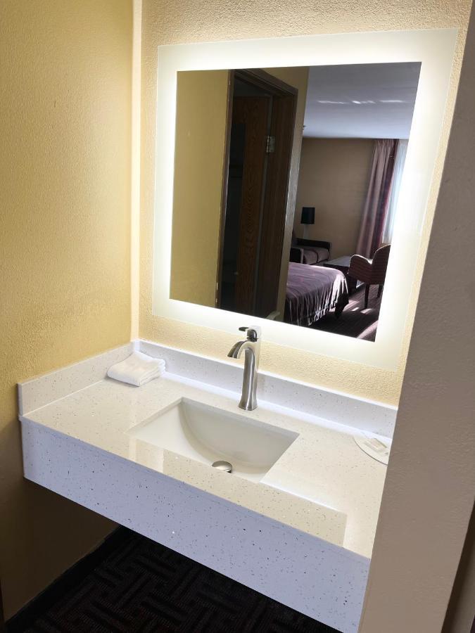 Super 8 By Wyndham Peoria Motel Buitenkant foto