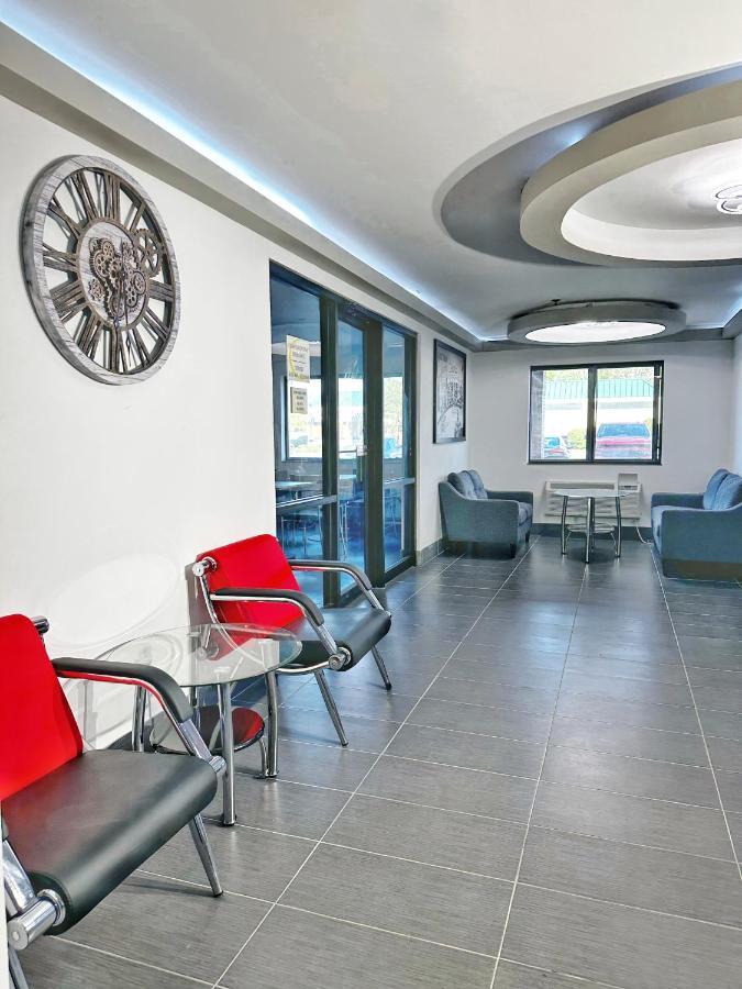 Super 8 By Wyndham Peoria Motel Buitenkant foto
