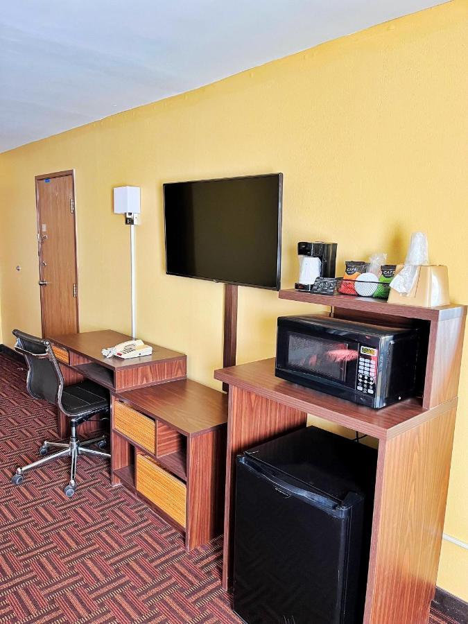 Super 8 By Wyndham Peoria Motel Buitenkant foto