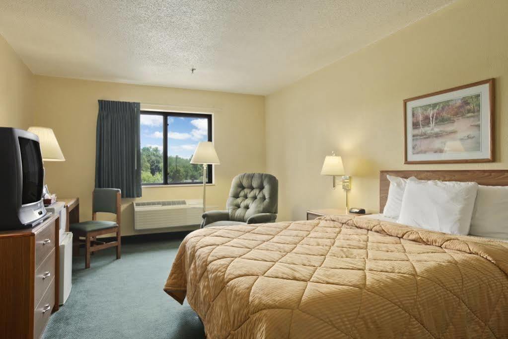 Super 8 By Wyndham Peoria Motel Buitenkant foto
