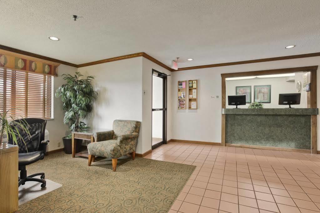 Super 8 By Wyndham Peoria Motel Buitenkant foto